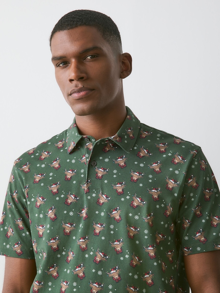 Green Hamish The Highland Cow Christmas Short Sleeve Motionflex Polo Shirt - Image 4 of 4 Green Hamish The Highland Cow Christmas Short Sleeve Motionflex Polo Shirt - Image 4 of 4