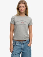 تيشِرت ضيّق بطبعة جرافيك تشكيلة Athletic Essentials من Superdry - صورة 1 من 7