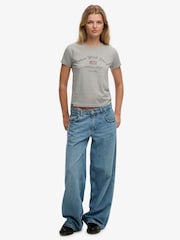 تيشِرت ضيّق بطبعة جرافيك تشكيلة Athletic Essentials من Superdry - صورة 3 من 7