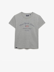 تيشِرت ضيّق بطبعة جرافيك تشكيلة Athletic Essentials من Superdry - صورة 6 من 7