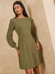 Χακί πράσινο - Love & Roses Slash Neck Scalloped Knitted Mini Dress - Εικόνα 1 από 4