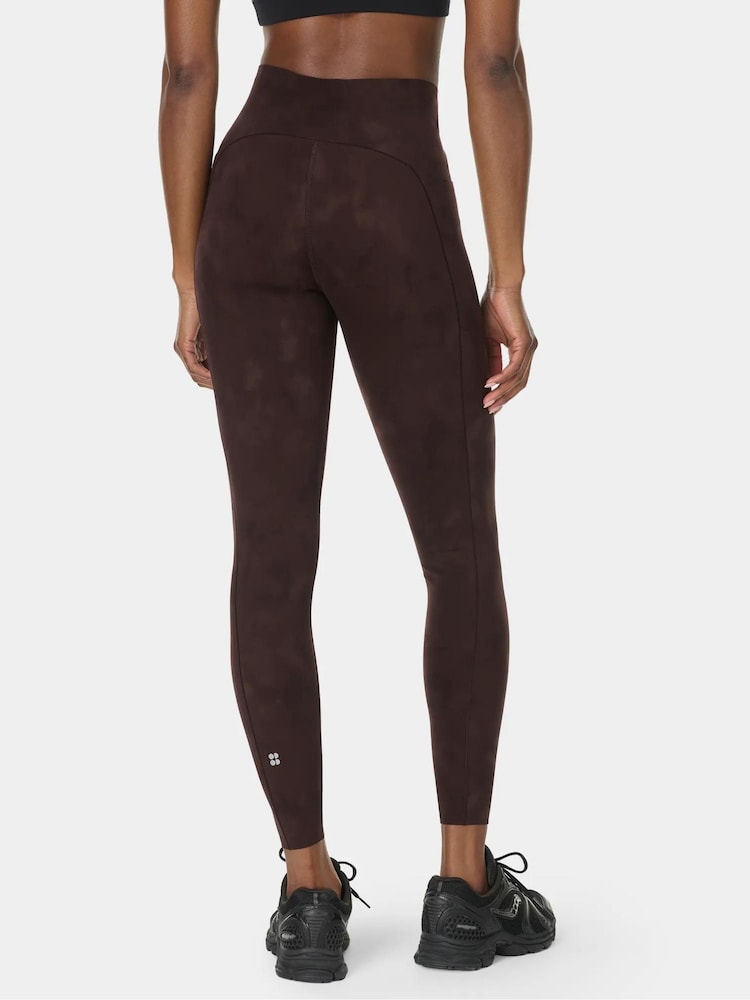 Brūna apdruka - Sweaty Betty Power UltraSculpt 7/8 legingi ar augsto jostasvietu - Attēls 2 no 7