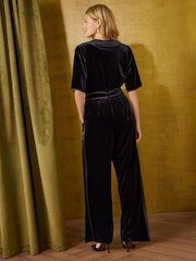 Love & Roses Tailored Wrap Front Short Sleeve Velvet Jumpsuit - 5의 이미지 5