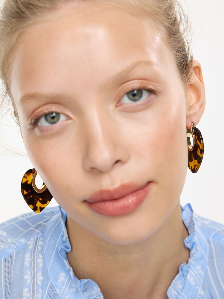 Oliver Bonas Brown Sofia Faux Tortoiseshell Resin Heart Hoop Earrings - Image 5 of 5 Oliver Bonas Brown Sofia Faux Tortoiseshell Resin Heart Hoop Earrings - Image 5 of 5
