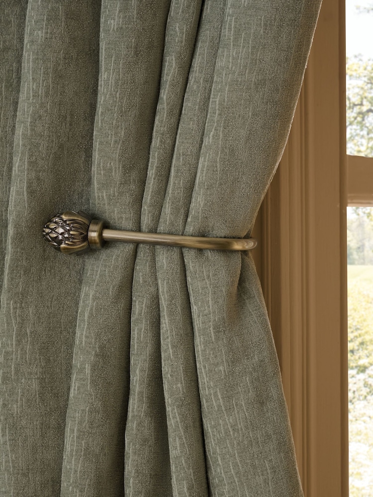 Set of 2 Antique Brass Artichoke Curtain Holdbacks - Image 1 of 2 Set of 2 Antique Brass Artichoke Curtain Holdbacks - Image 1 of 2