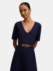 Forever New Celia Petite Kortermet Midikjole - Bilde 3 av 4