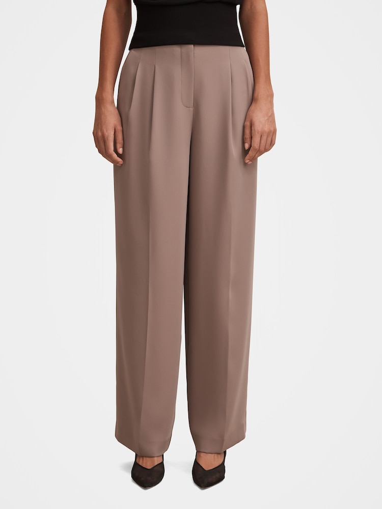 Forever New Julia Hose mit plissiertem Bund und weitem Bein - Bild 1 von 5 Forever New Julia Hose mit plissiertem Bund und weitem Bein - Bild 1 von 5