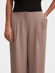 Forever New Julia Hose mit plissiertem Bund und weitem Bein - Bild 3 von 5