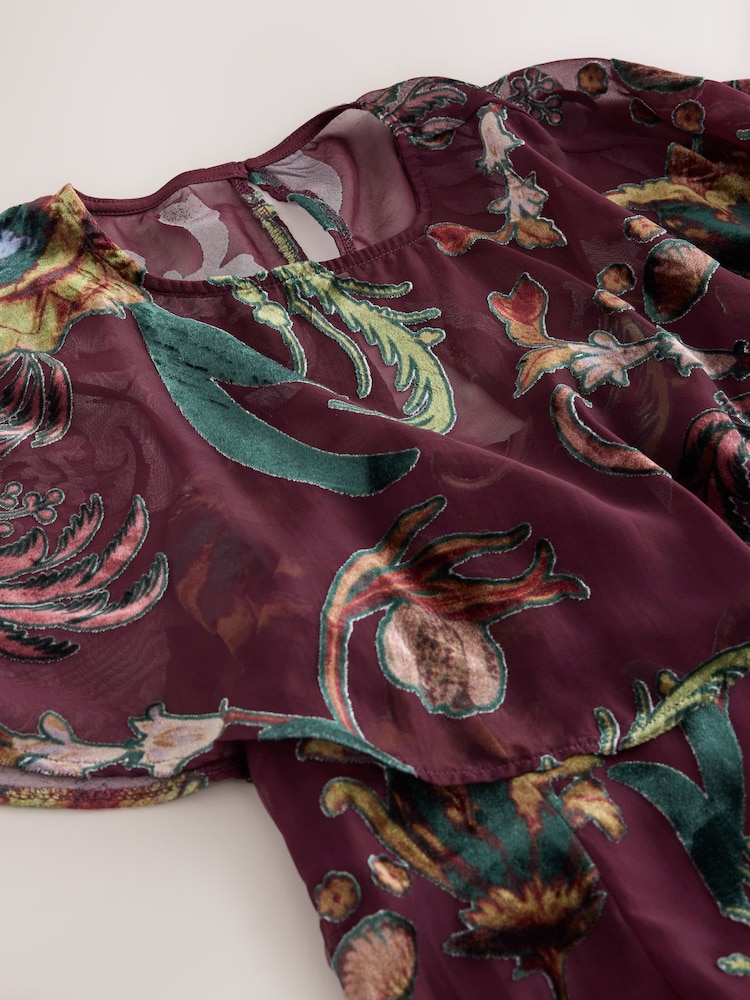 Kew Collection Burgundy Red Floral Devore - فستان قصير بتصميم كاب وياقة حرف V - Image 7 of 7