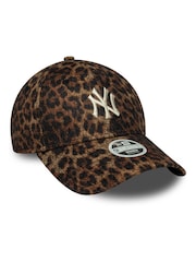 New Era Cosy Leopard 9Forty New York Yankees Cap - Imagen 3 de 5