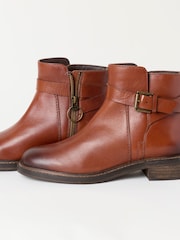 Hellbraun - FatFace Stiefeletten aus Leder in breiter Passform mit Schnalle - Bild 3 von 3