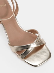 Dorado - Novo Bexley Cross Front Ankle Strap Wedge Sandals - Imagen 5 de 6