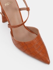 Brun - Novo Wide Fit Indie Asymmetric Slingback Courts - Image 5 de 6