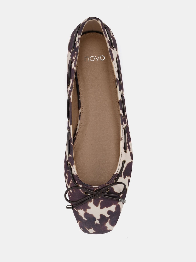 طبعات حيوانات - حذاء باليرينا مسطح Flora بتفاصيل Eyelet وعقدة من Novo - Image 6 of 6