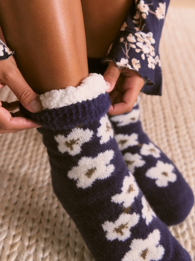 Bath & Body Works Cherry Blossom Floral Lounge Socks - Larawan 2 ng 5