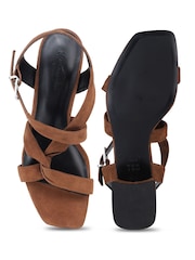 Off The Hook Nicola スエードレザーストラップ ローブロックヒールサンダル - 画像 6 / 6