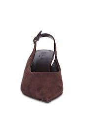 Off The Hook Kylie Suede Pointed Toe Slingback Flare Heel Pumps - Obrázek 4 z 6