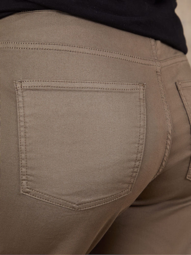 بنطلون ضيق وقصير من Live Unlimited - صورة 4 من 4 بنطلون ضيق وقصير من Live Unlimited - صورة 4 من 4