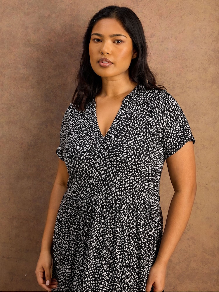 Live Unlimited Black Ditsy Tiered Jersey Maxi Dress - Image 2 of 5