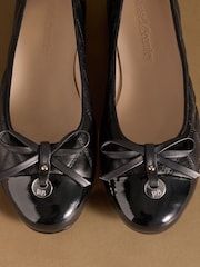 أسود - حذاء بمب باليه أنيق من Russell & Bromley - صورة 5 من 7