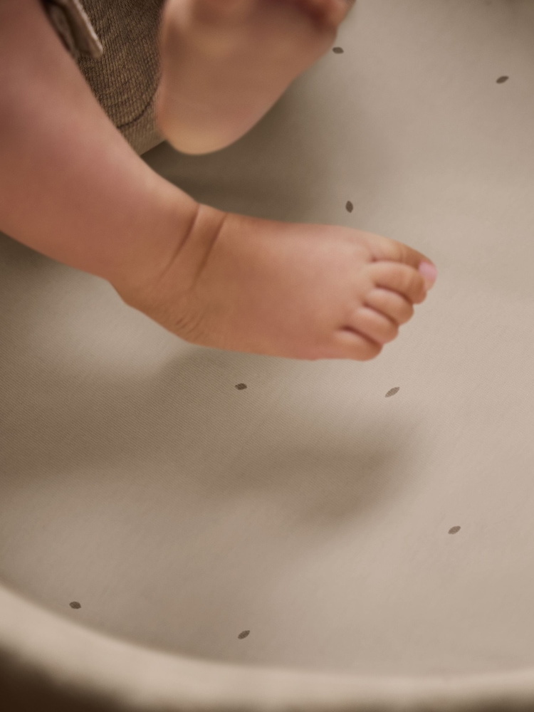 The Little Green Sheep 2 Pack Truffle Rice Print Moses Basket Sheets - Image 2 of 4