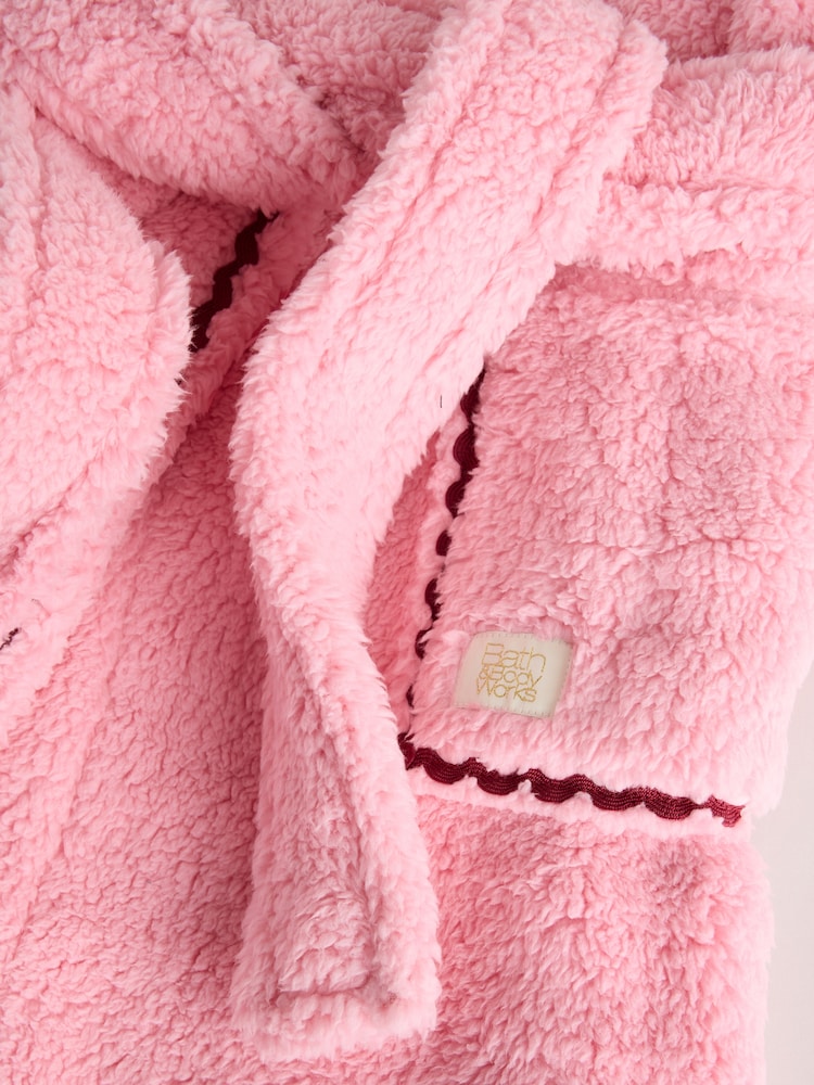 روب مريح دافئ بحواف متباينة من Bath & Body Works - صورة 9 من 9 روب مريح دافئ بحواف متباينة من Bath & Body Works - صورة 9 من 9