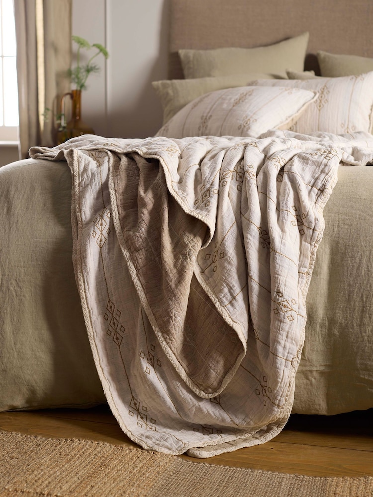 Secret Linen Store Natural Jasper Quilted Throw - Image 2 of 5 Secret Linen Store Natural Jasper Quilted Throw - Image 2 of 5