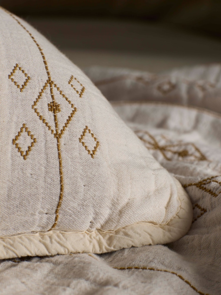 Secret Linen Store Natural Jasper Quilted Throw - Image 5 of 5 Secret Linen Store Natural Jasper Quilted Throw - Image 5 of 5