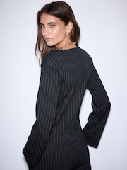 কালো - Long Sleeved Pinstripe Shoulder Pad Top - 7এর মধ্যে 4 ছবি