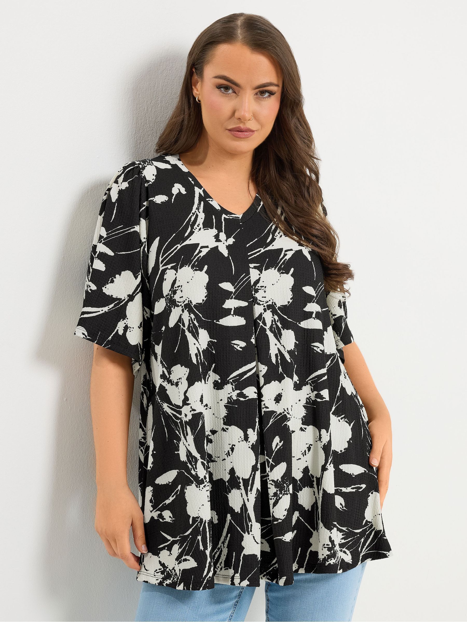 Yours Women's Black Abstract Floral Pleat Front Top In | Size: 18 - Image 2