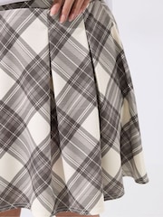 Yours Curve Natural Limited Checked Pleated Skirt - Image 4 of 5
