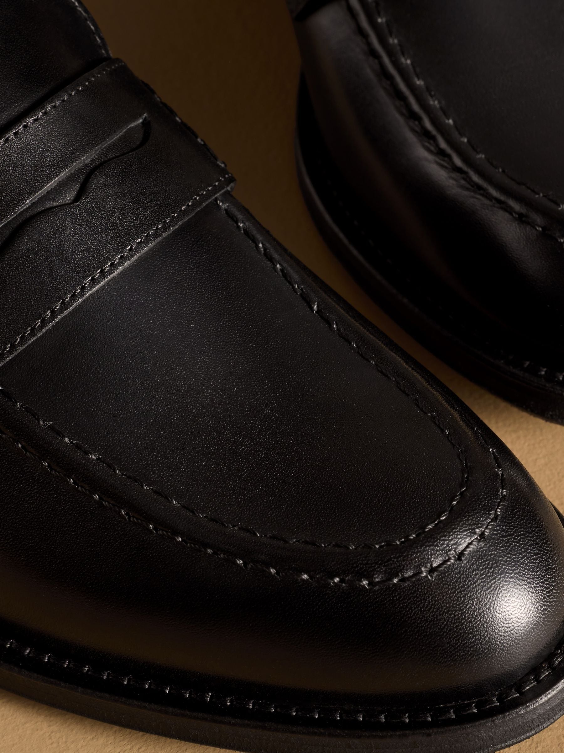 Next：日本 ブラック - Russell & Bromley スエード ダーウェント
