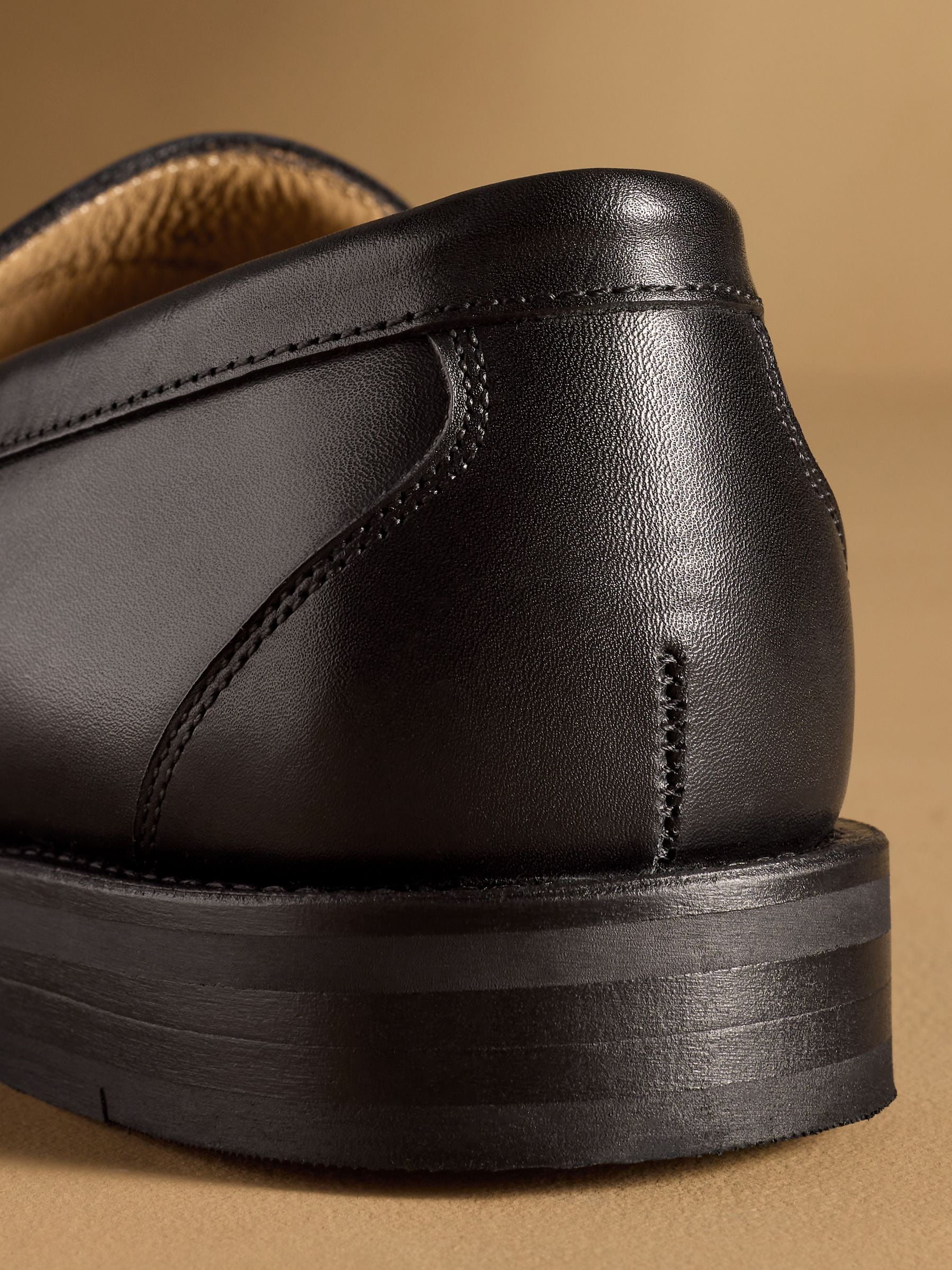 Next：日本 ブラック - Russell & Bromley スエード ダーウェント