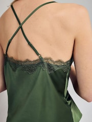 Chelsea Peers Satin Tulip Hem Lace Trim Cami Short Pyjamas Set - صورة 5 من 5