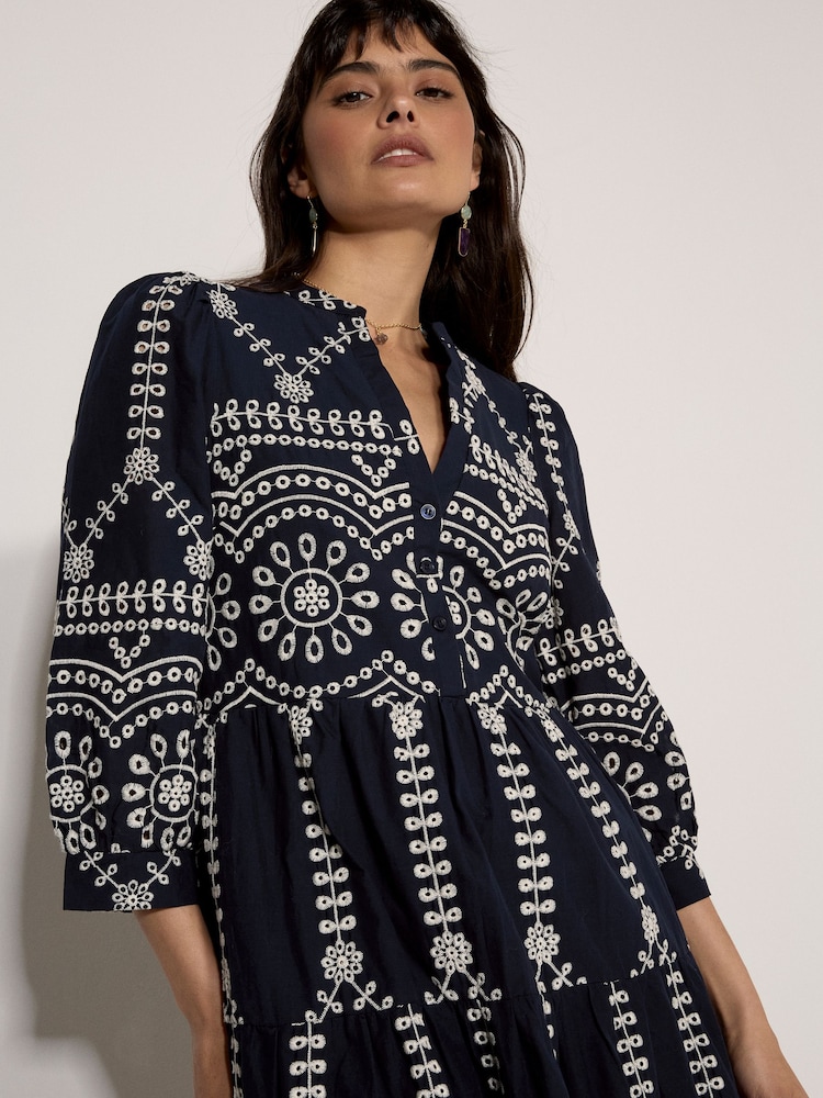 أزرق - Apricot Floral Broderie Anglaise Midi Dress - Image 2 of 3 أزرق - Apricot Floral Broderie Anglaise Midi Dress - Image 2 of 3