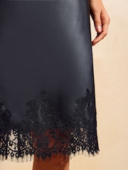 Friends Like These Lace Trim Faux Leather PU Midi Skirt - Imagen 4 de 5