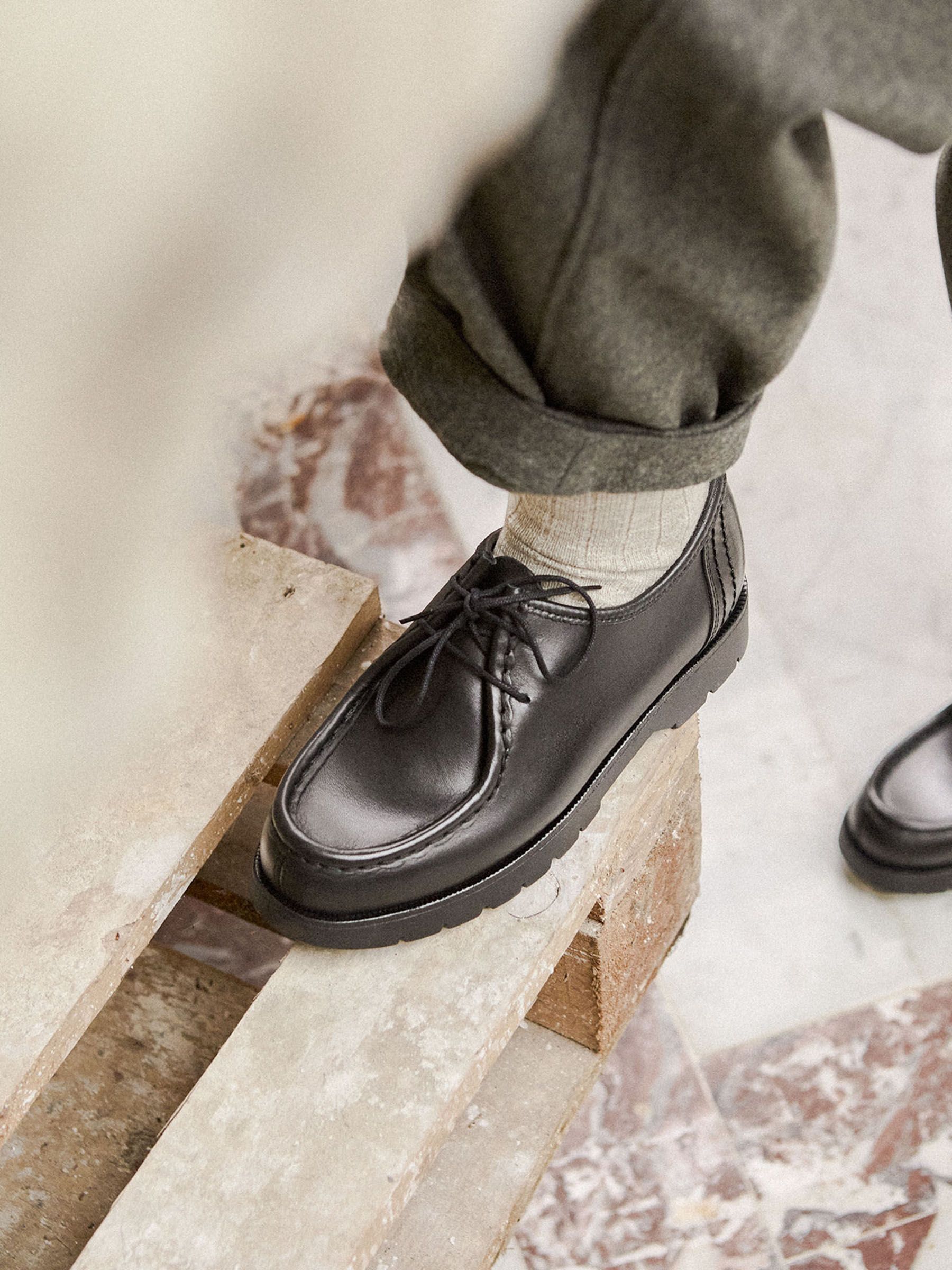 KLEMAN ブラック モカシン レザー Buy KLEMAN Black Padror Leather Shoes from Next India