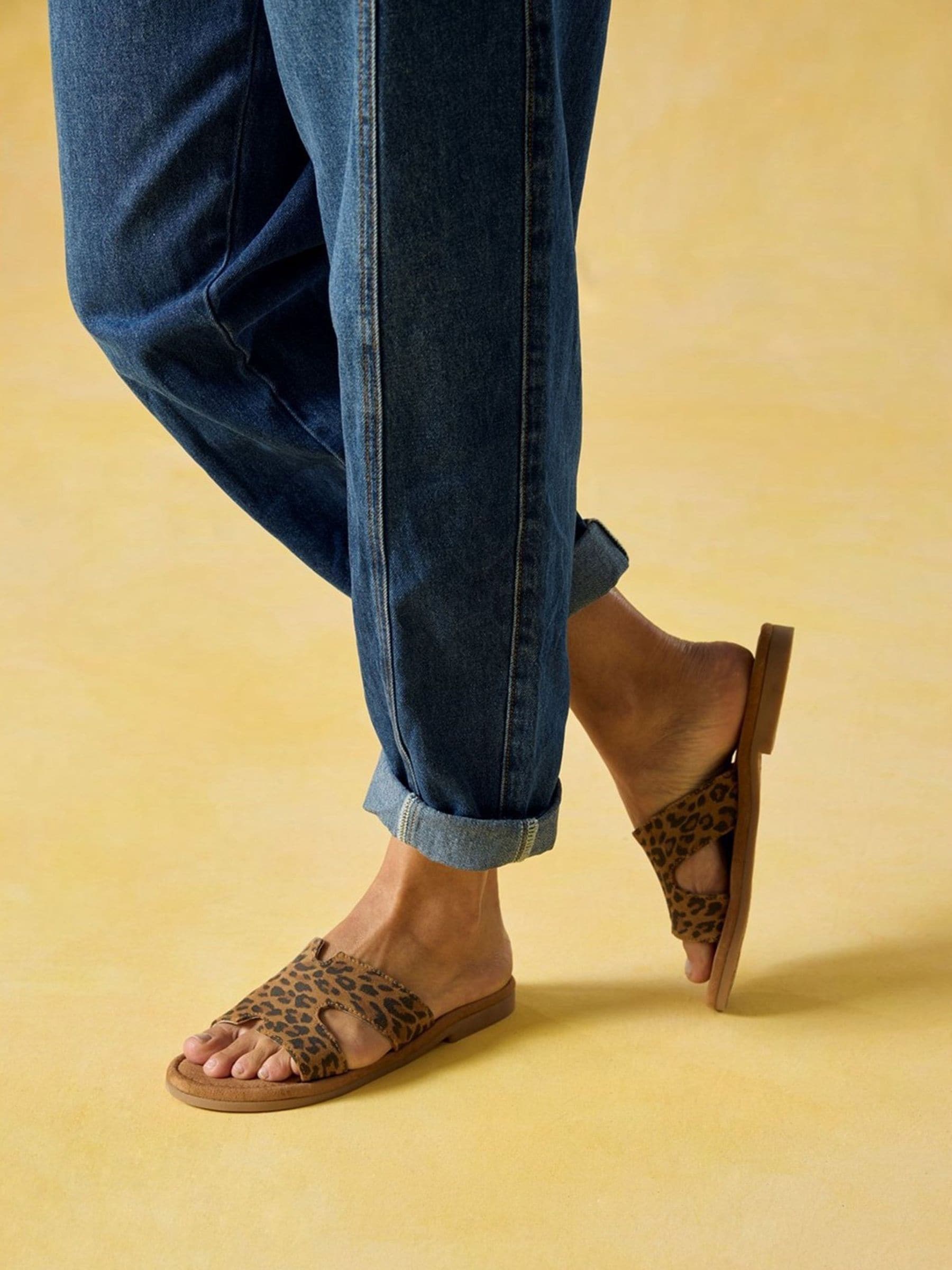 Hush Puppies Women's Leopard Print Azalea Mule Sandals