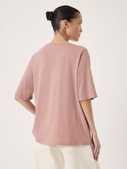 Hush חולצת טי בגזרת קפלים נשפכת, דגם Reece - תמונה 2 מתוך 5