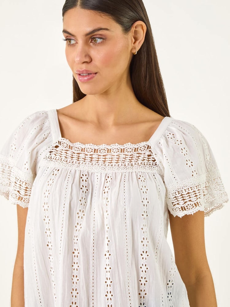 Roman חולצה בעיטור רקמת ברודרי ותחרה - תמונה 1 מתוך 5