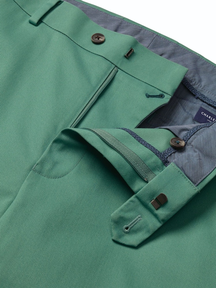 أخضر - بنطلون تشينوز لا يحتاج للكي Ultimate من Charles Tyrwhitt - صورة 5 من 5
