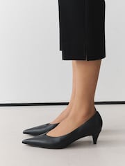 Чорний - Forever Comfort® Leather Low Court Heels - Image 1 of 9