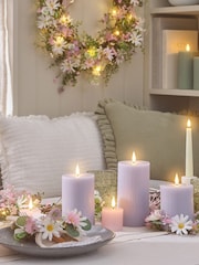 Lights4fun 50cm LED Wreath with Pastel Daisies - Image 3 of 5