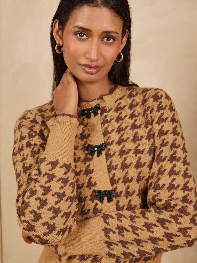 Love & Roses Camel Houndstooth Print Frilled Neck Bow Detail Knitted Cardigan - Image 2 of 5