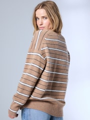 Kamila Braon Pruga - N.Premium Merino vuneni džemper sa V-izrezom - Slika 4 od 8
