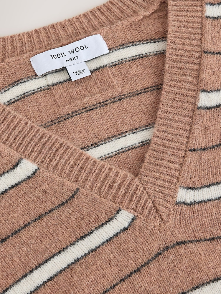 উটের বাদামী Stripe - N.Premium Merino Wool V-Neck Jumper - 9এর মধ্যে 9 ছবি