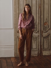 Boden חולצה בעיטור סלסול וכיווצים, דגם Esme - תמונה 1 מתוך 7