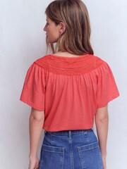 وردي - Boden Edi Trim Detail T-Shirt - صورة 3 من 5