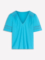 ブルー - Boden ポピー トリム Vネック Tシャツ - 画像 6 / 6