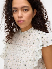 VERO MODA Kurzärmlige, genoppte Bluse mit Spitzendetails - Bild 3 von 4